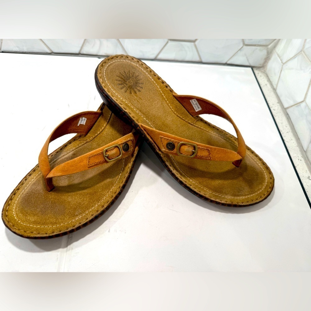 Ugg Woman’s Kamiko Tan Leather Flip Flop Sandals Size 7